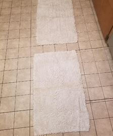 pair of nice white bathroom throw rugs