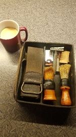 Vintage straight razor and safety blades shaving kit