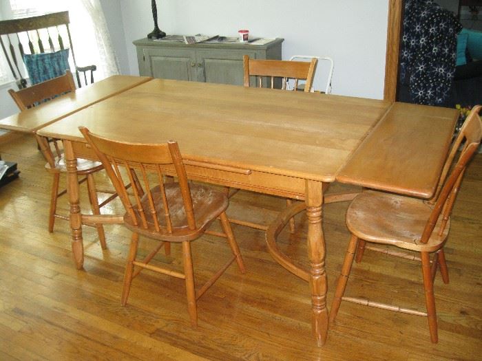 maple table and 4 chairs