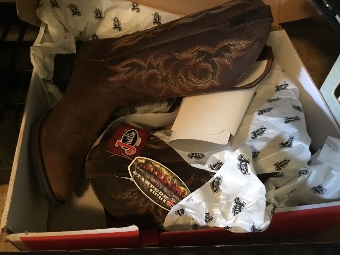 Brand new Justin cowboy boots sz 9