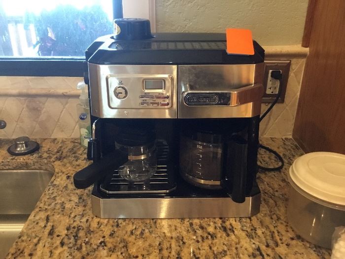 De’Longhi expresso and regular coffee machine 