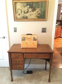 Portable Singer Sewing Machine h and Sewing Machine and Table