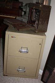 Fireproof file cabinet