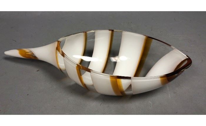 Lot 29 SEGUSO Murano Italian Art Glass Shell Form Bowl. 