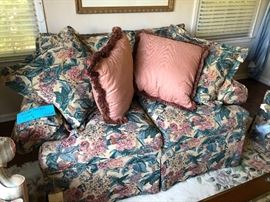 HENREDON LOVESEAT
