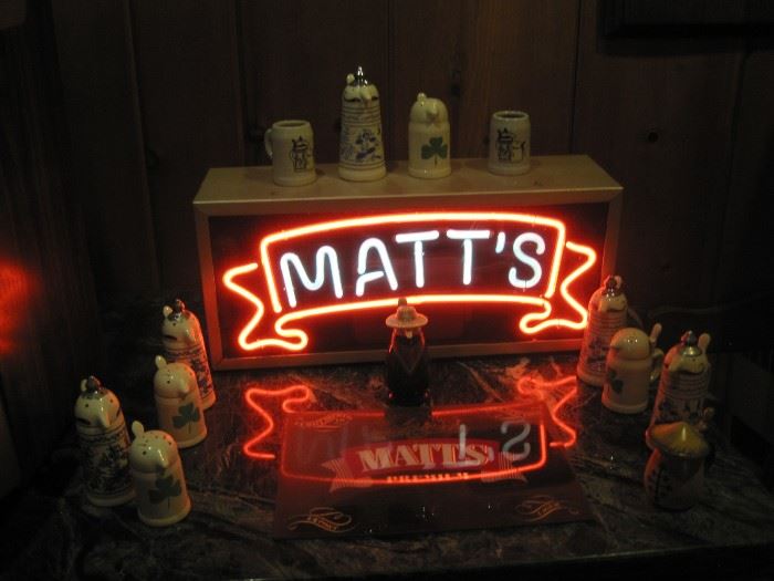 lighted MATTS sign & small Schultz & Dooley figures