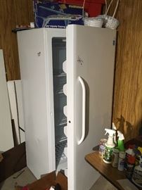 Frigidaire Freezer 20 cu ft like new