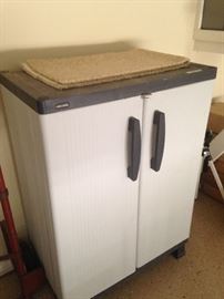 Utility cabinet