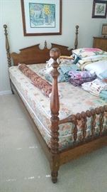 Queen size Spindle four post bed