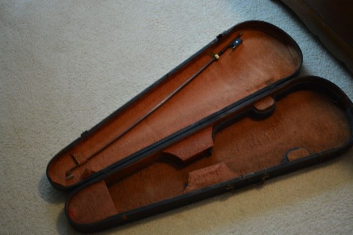 Old wooden violin case with bow (no violin).