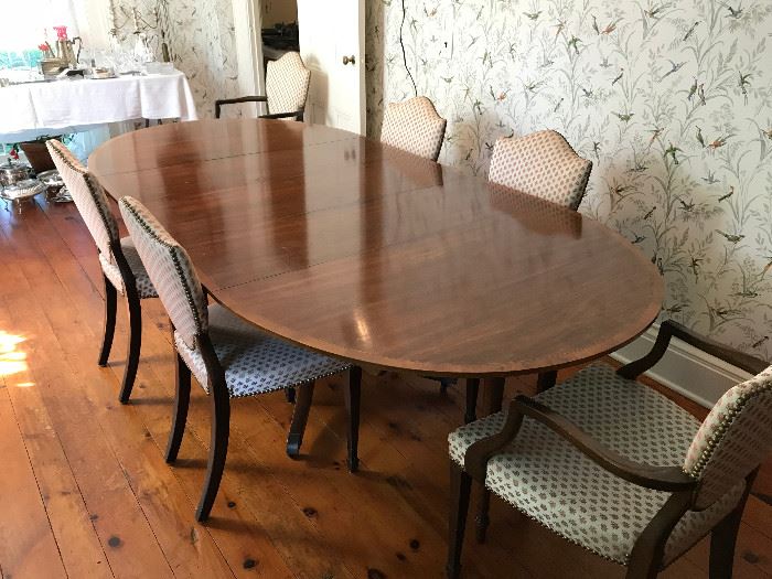Beautiful Dining Table by Baker Furniture (3 leaves)