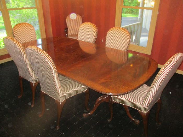 John widdicomb Furniture Company, dining room table and 8 chairs, two arm chairs six side chairs, to table leaves, flame top wood, excellent condition very nice set