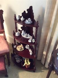 Small etagere. Small tea sets doll size