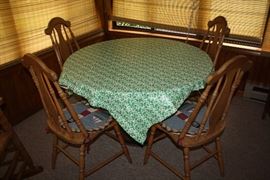 Barrel Table with 4 Chairs
