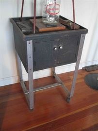 Cabinet small with metal legs