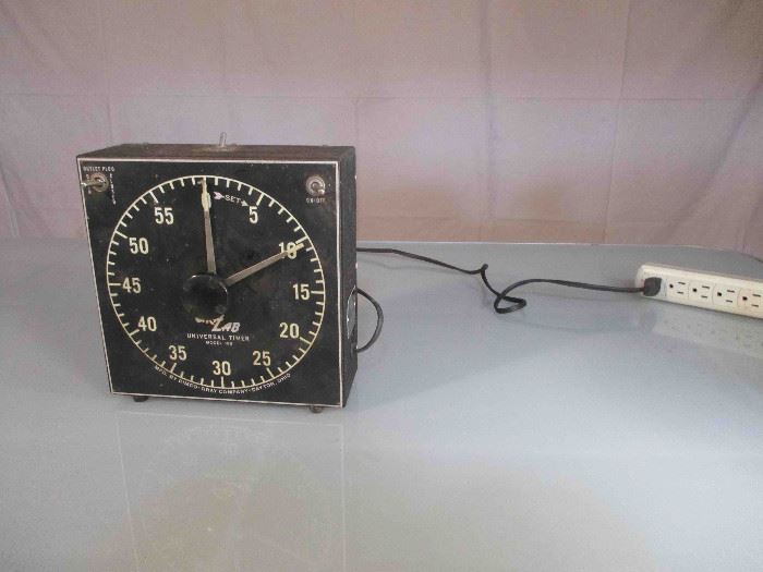 Cralab timer with plug