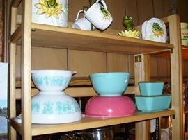 PYREX and other vintage kitchen ware