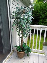 Artificial decorative tree in planter