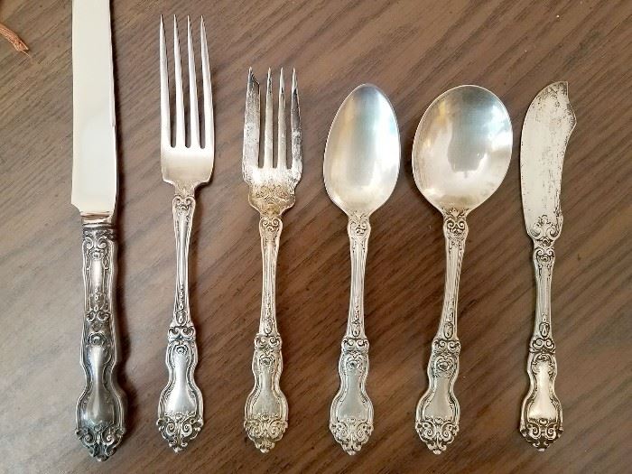 Sterling silver. 12 place settings