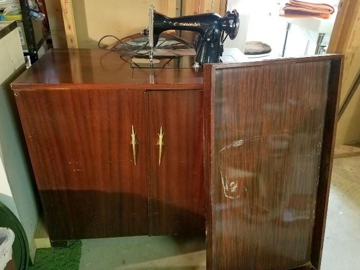 Sewing machine and cabinet