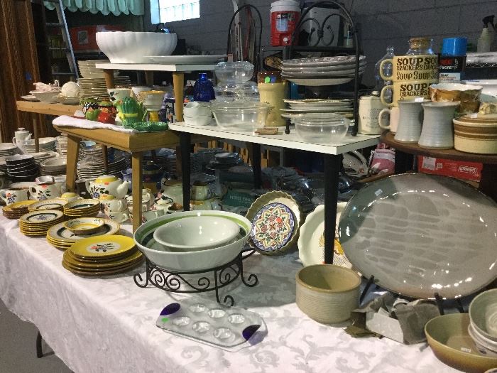 Assorted Dishes and Pyrex bowls 