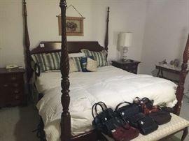 FOUR POSTER BED AND BED SIDE CHESTS