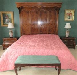 Mid Century Henredon King Size Headboard & Frame, Matching Night Stands & Chest of Drawers.   