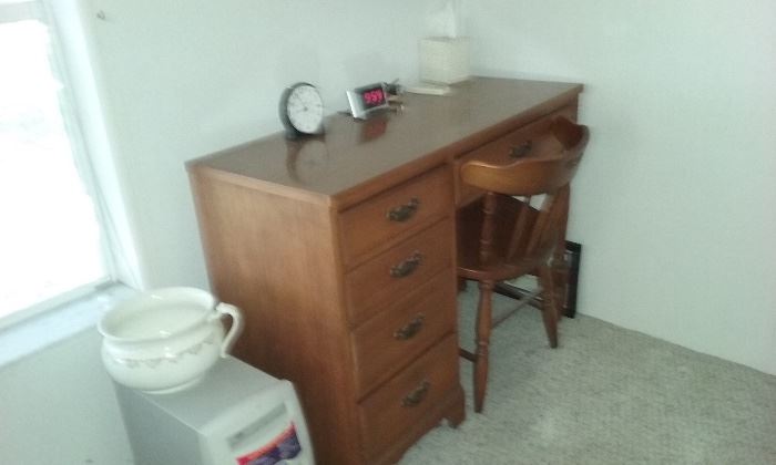 5 drawer desk, cpu, ceramic bowl
