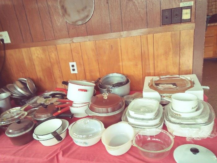 Assorted Cookware / Pots & Pans