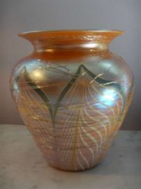 ART GLASS VASE