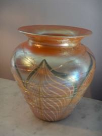 ART GLASS VASE