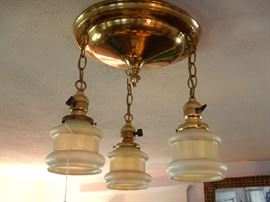 CEILING LIGHT FIXTURE WITH 3 QUEZEL SHADES