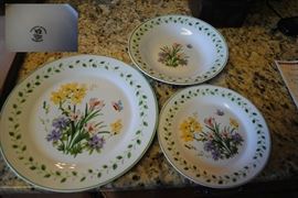 Beautiful floral pattern Gibson Everyday china