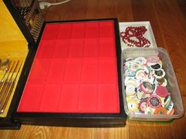CLOSED JEWELRY CASES, CASINO CHIPS