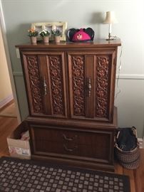 DRESSER