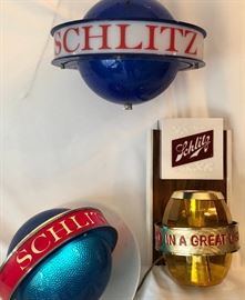Schlitz Lighted Signs (3)      http://www.ctonlineauctions.com/detail.asp?id=725427