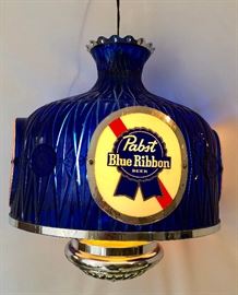Pabst Signs Swag and Lighted Sign (2)   http://www.ctonlineauctions.com/detail.asp?id=725436