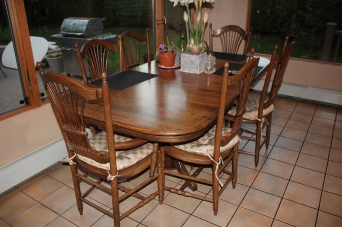 Wood Table and 6 Chairs with Cushions