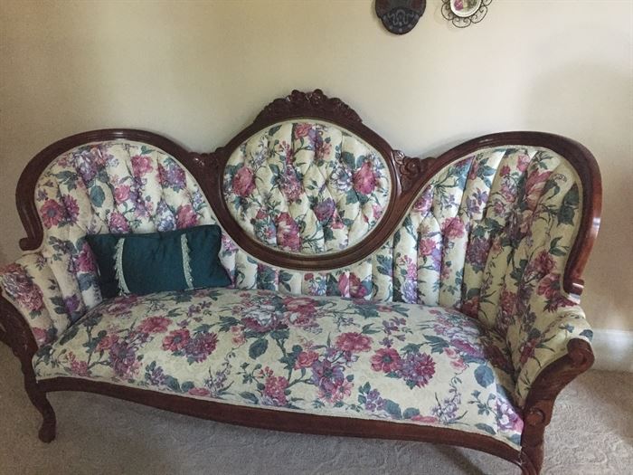 LIKE NEW REPRODUCTION VICTORIAN SOFA