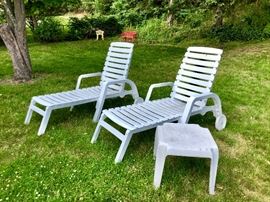 Outdoor chaise lounge