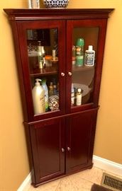 Corner bathroom cabinet
