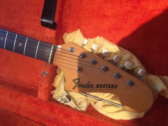 Vintage 1966 Fender MUSTANG electric guitar with original case!