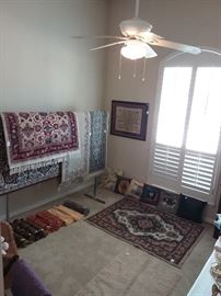 Multiple size rugs, throw pillows
