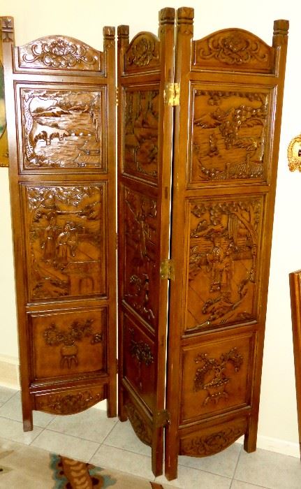 VINTAGE CARVED ASIAN TRI FOLD SCREEN