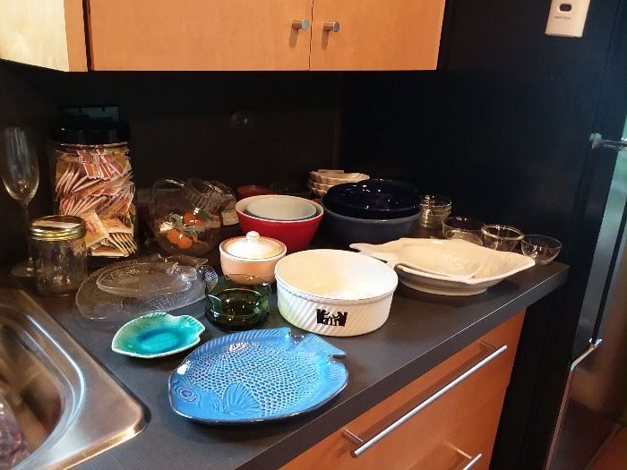 Hall's Superior Quality Kitchenware, Vintage Pyrex, McCoy mixing Bowls, Hall's Silhouette Bowl 