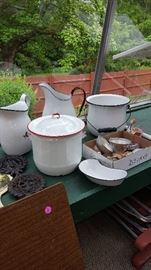 Porcelain pots and pitchers