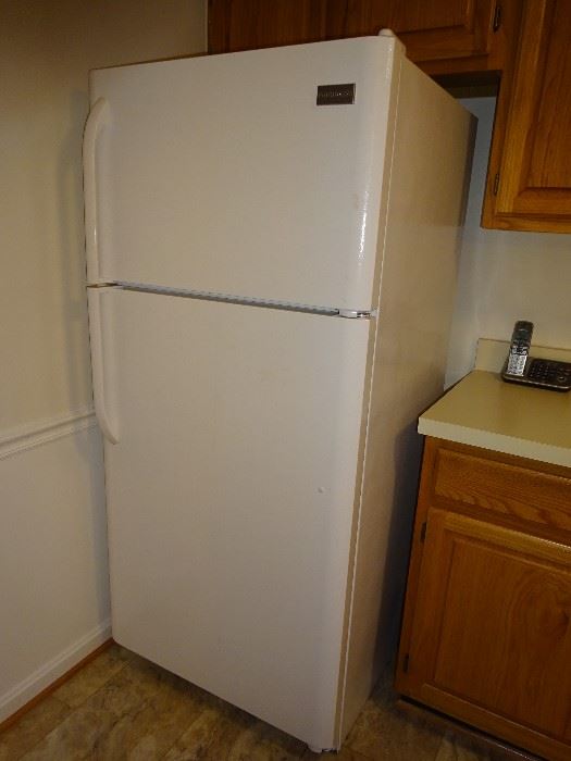 Frigidaire Refrigerator/ Freezer (65 X 30 X 30)