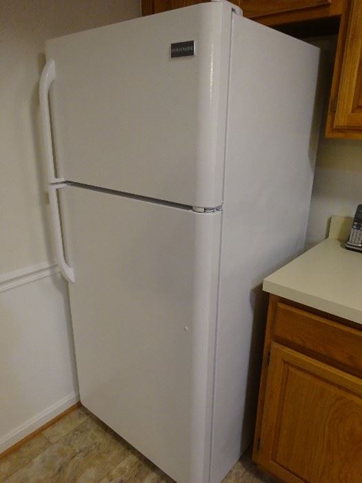 Frigidaire Refrigerator/ Freezer (Like New)