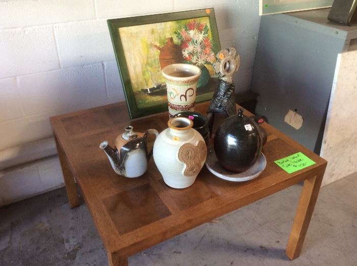 Burled walnut table, pottery