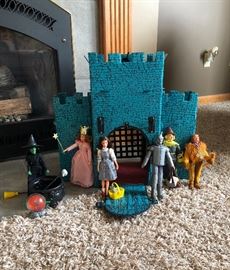 Vintage Wizard of Oz castle & dolls - Rare!